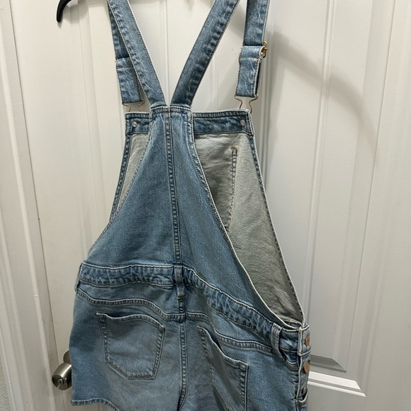 Isabel by Ingrid and Isabel Mini MaternityWomen's Light wash Denim Overalls Sz 6 - Picture 6 of 8
